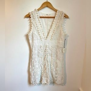 NWT Tularosa white Pom-Pom crochet v-neck dress, size M